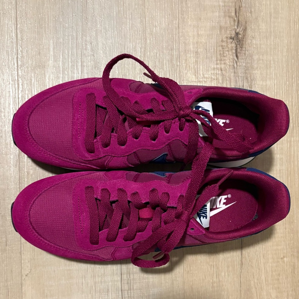 Nike Fuchsia Athletic Shoes